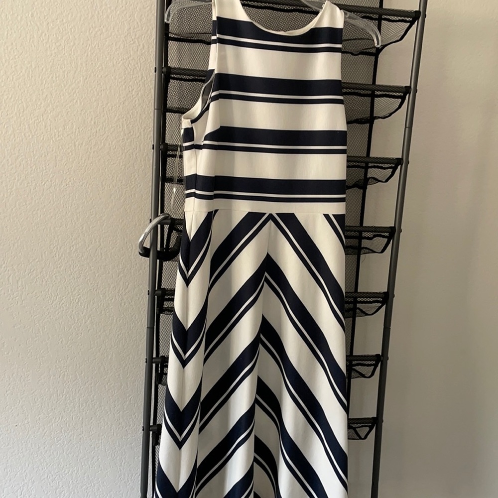 Dress very nice on no stains great dress all occasion